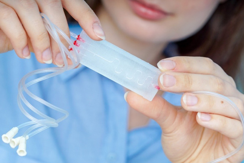 Delavnica o uporabi mikrofluidike v medicini 